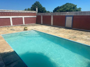 Casa com piscina e área gourmet externa